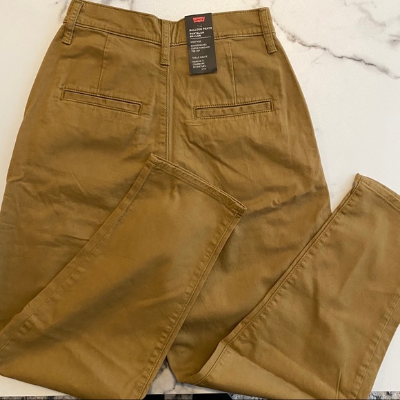 NEW Levi’s High-Rise Cropped Balloon Leg Pants - Picture 10 of 10